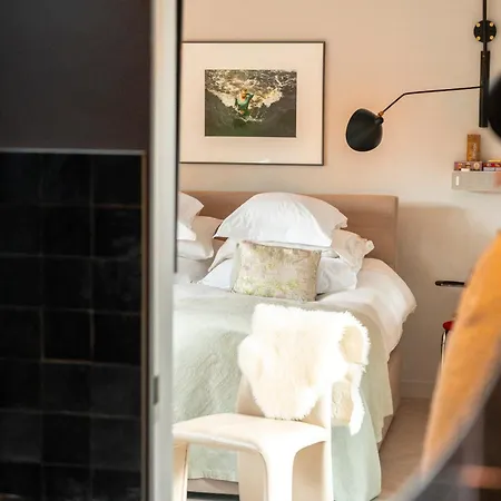 The Gentle Arch Schiphol Amsterdam *